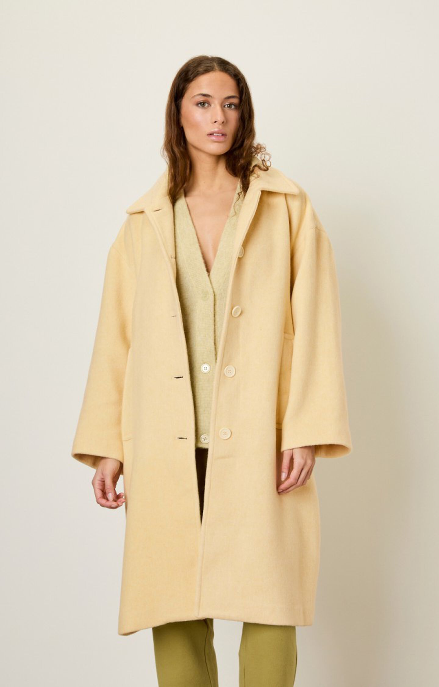 BYD17AE23-BOU-MODEL-1-large.  