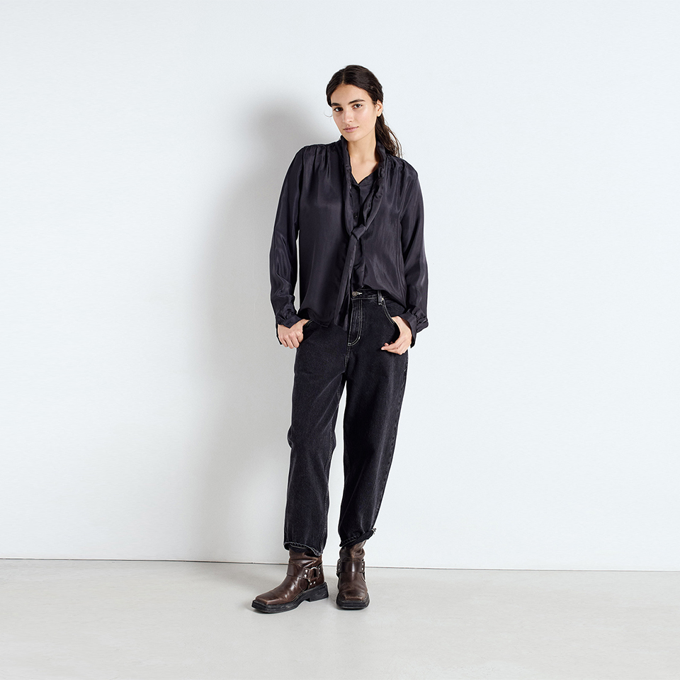 DAT11AE23-ECRU-MODEL