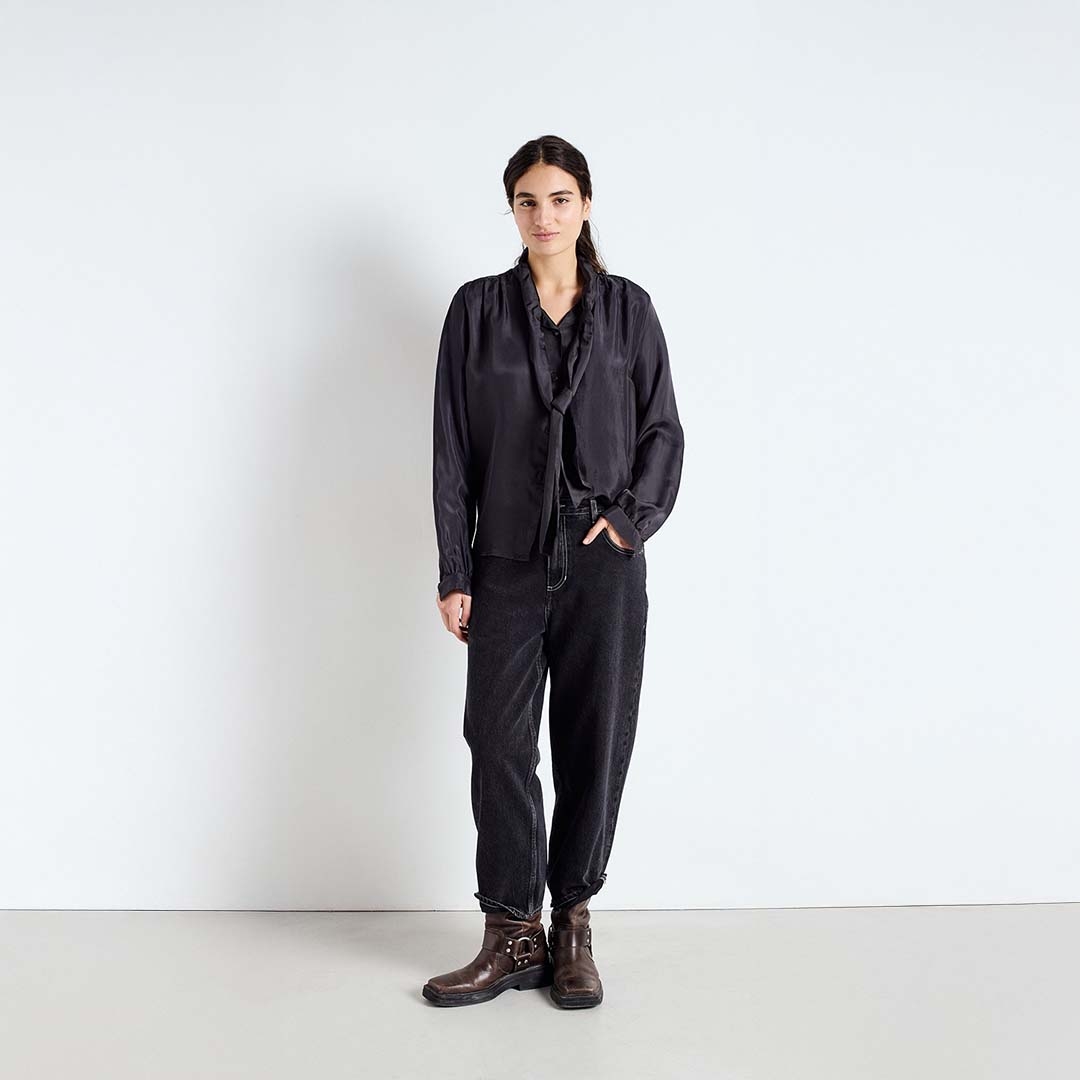 DAT11AE23-ECRU-MODEL