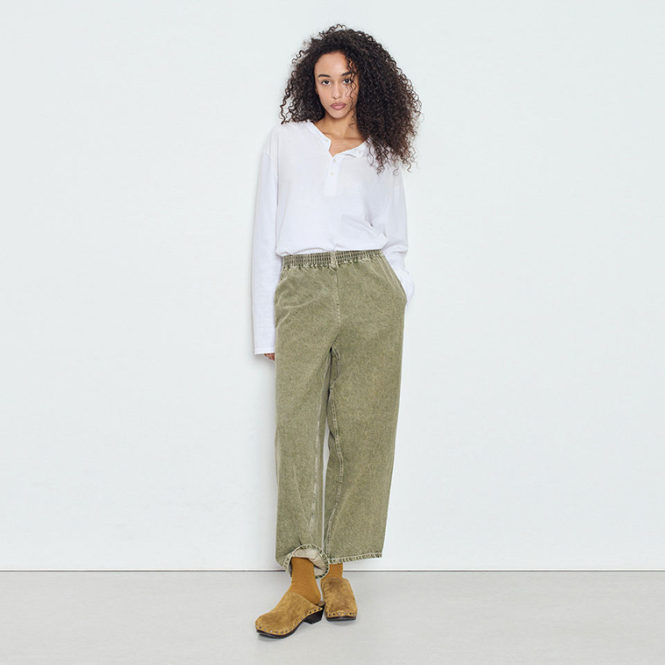 DAT11AE23-ECRU-MODEL